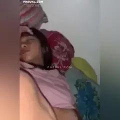 Thanh niên địt lén em họ đang ngủ say